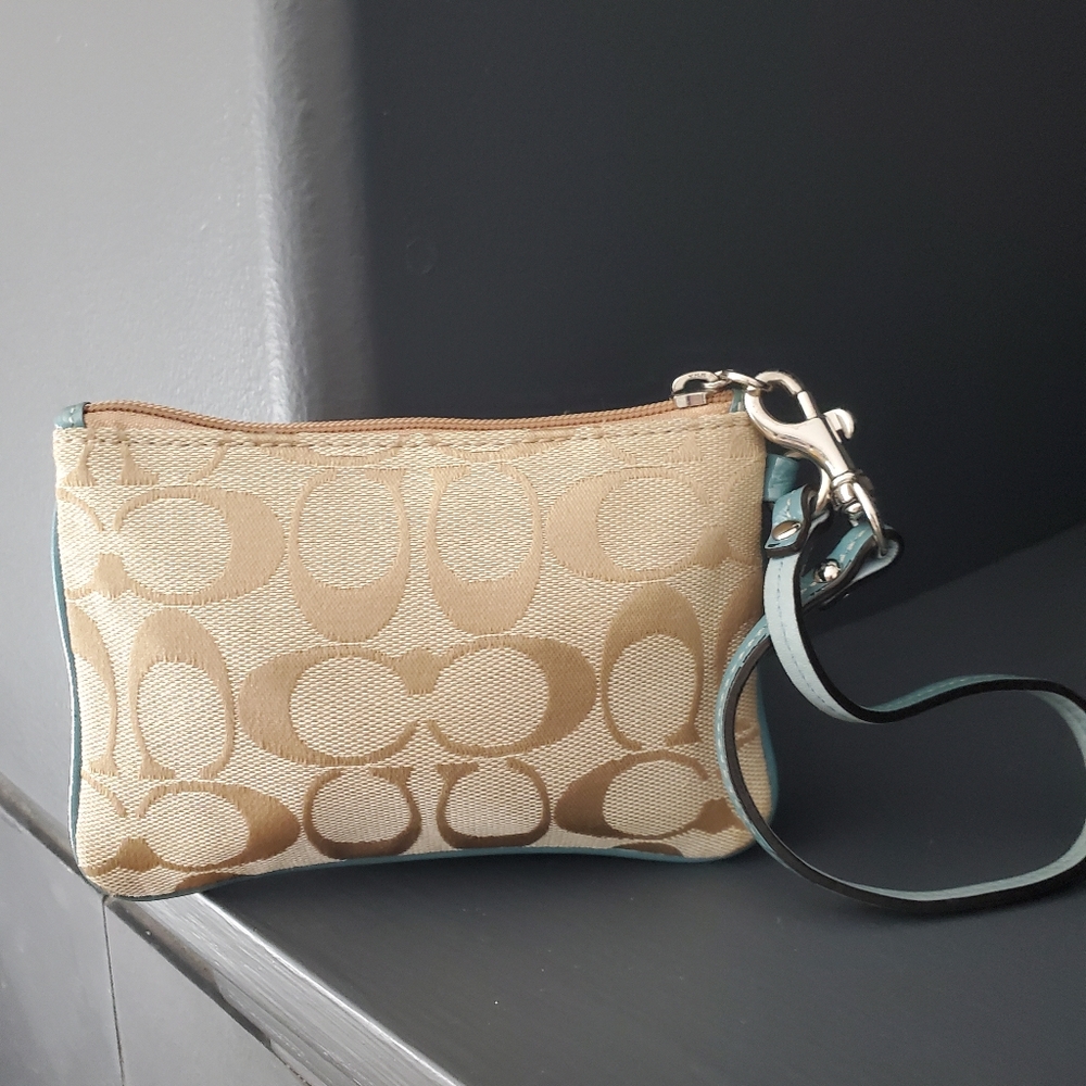 Coach wristlet - Picture 4 of 6